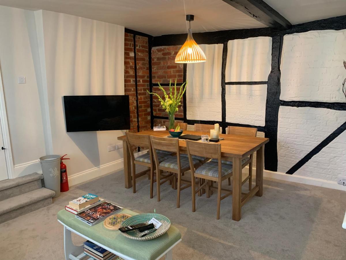 Hideaway Holiday Apartment Salisbury Eksteriør billede